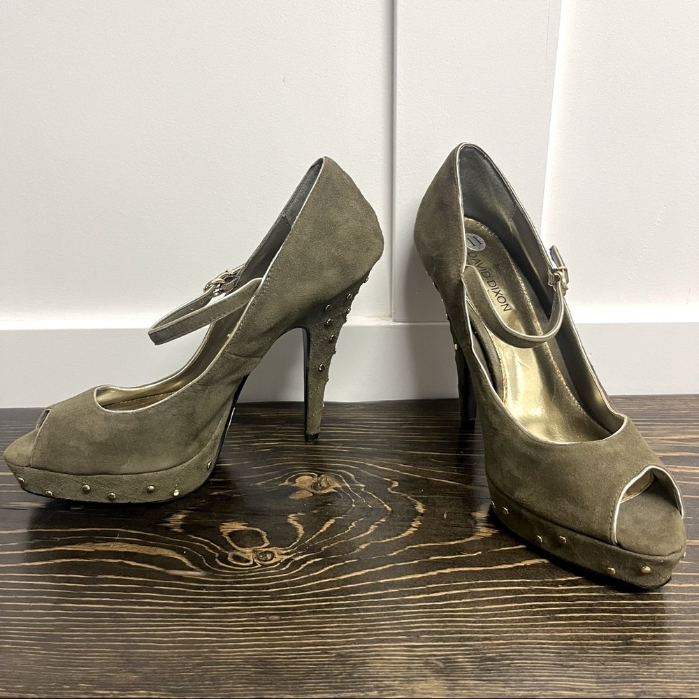 ⬇️ David Dixon by Town Shoes Green Suede leather heels size 11